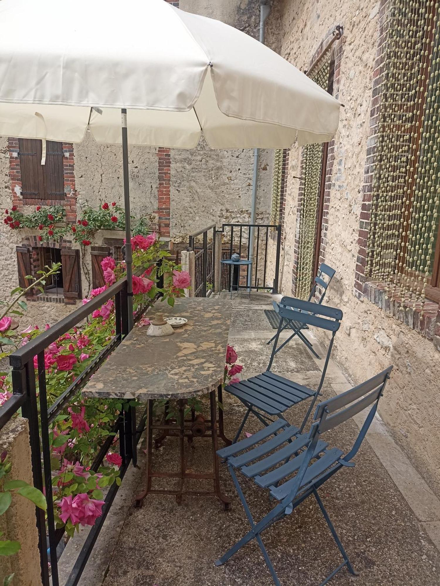Appartement "Au Village" 89120 Dicy Exterior foto